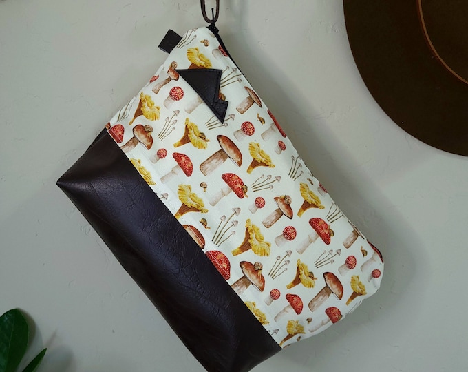 Large travel bag/MUSHROOM/Flat bottom/Black zipper/ Heavyweight natural canvas liner