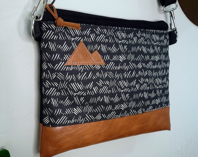 Small crossbody/MEADOW print in cactus front = pocket/Black zipper/Black canvas/Black nylon adjustable strap