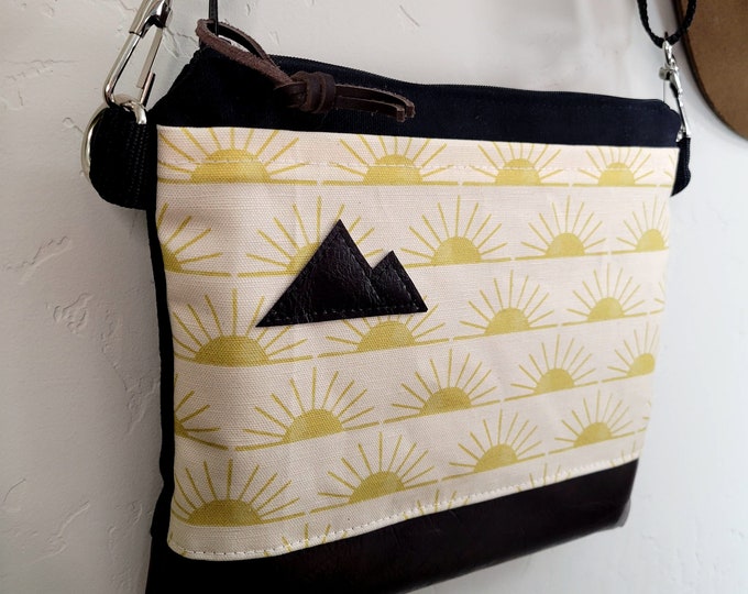 Small crossbody/Stormy print front = pocket/Gray & white/Black zipper/Black canvas/Black nylon adjustable strap/MT or Mountain patch