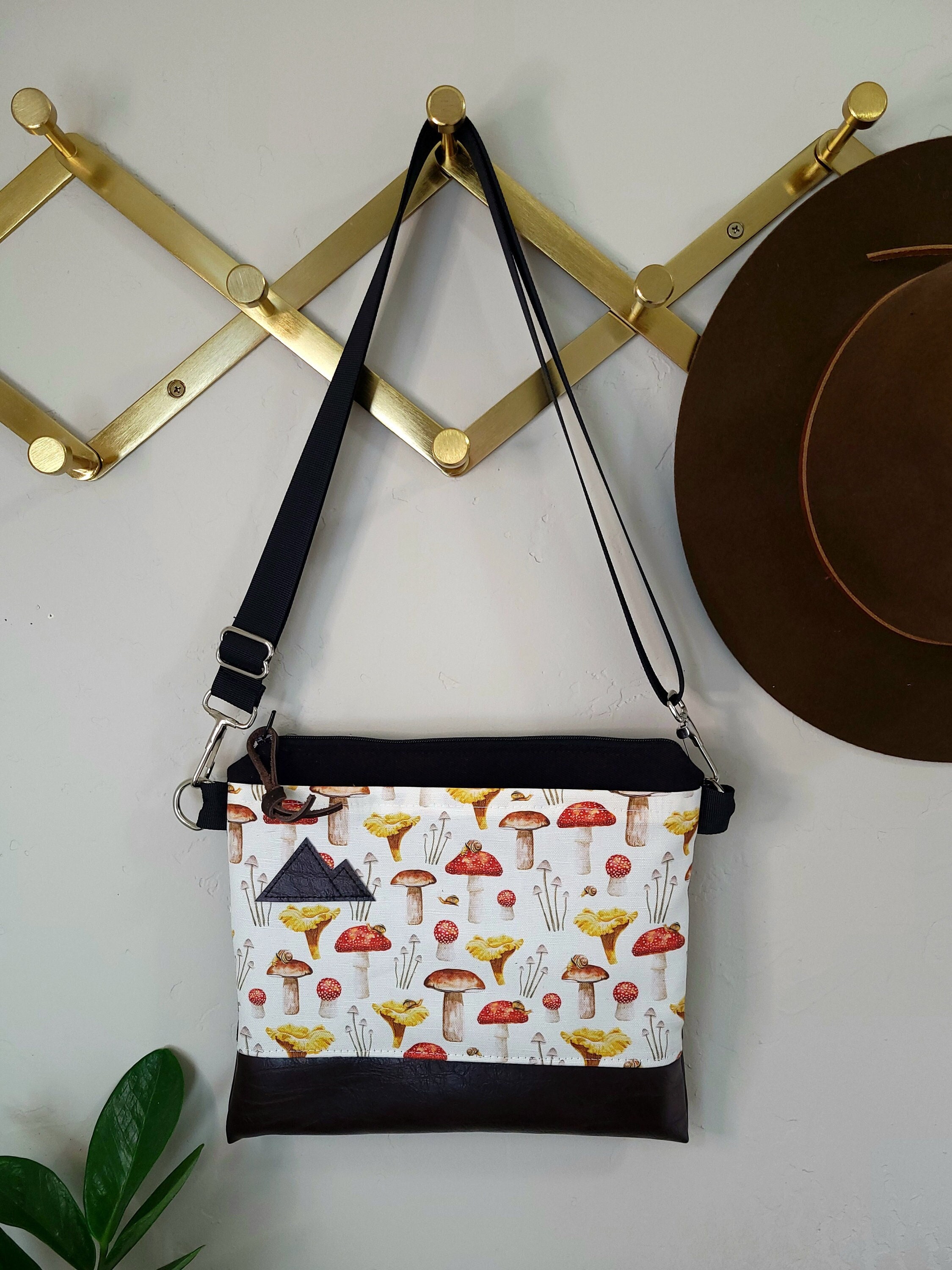 Small crossbody/MUSHROOM print-front and back = pocket/Black