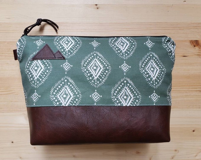 Large travel bag/Sage Henna print front and back/Flat bottom/Black zipper/Montana or mountain patch