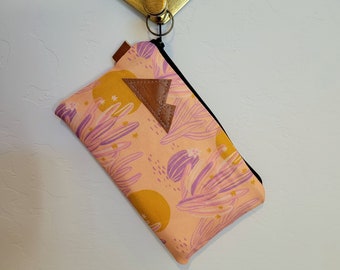 3 size options/DESERT print/Natural canvas liner/Black zipper/Mountain or Montana patch/Listing is for 1 pouch