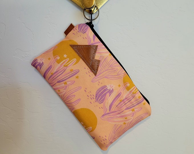 3 size options/DESERT print/Natural canvas liner/Black zipper/Mountain or Montana patch/Listing is for 1 pouch