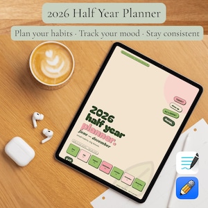 Könnte beinhalten: Ein digitaler Tablet-PC mit einem 2026 Halbjahresplaner mit dem Text "Planen Sie Ihre Gewohnheiten. Verfolgen Sie Ihre Stimmung. Bleiben Sie konsequent." Der Planer hat rosa und grüne Akzente. Eine Kaffeetasse, kabellose Ohrhörer und ein Ladecase sind ebenfalls zu sehen.