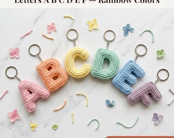 Schema per portachiavi all'uncinetto con l'alfabeto / Lettere dalla A alla F in colori arcobaleno (Download PDF)