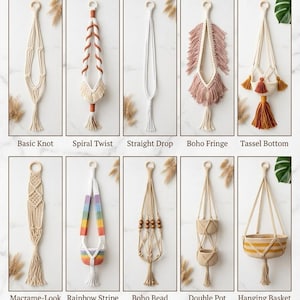 Könnte beinhalten: Eine digitale Sammlung von 10 Häkelanleitungen für Pflanzenaufhänger mit dem Titel PLANT HANGER CROCHET BUNDLE. Das Bild zeigt zehn verschiedene Designs, darunter Knoten-, Spiral-, Fransen-, Quasten-, Regenbogen-, Perlen- und Korb-Stile.