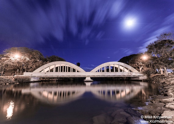 波花　Haleiwa Rainbow Iconic Haleiwa Rainbow Bridge on Oahu's North Shore, Hawaii