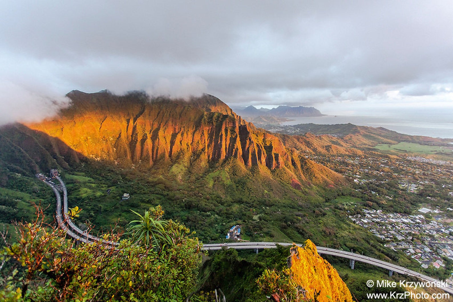 Koolou Aerial View of the Ko'olau Mountains at Dawn in Kaneohe Hawaii Photo ...