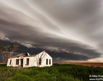 Shelf cloud from a severe thunderstorm behind an abandoned house in Levelland, Texas photo picture fine art metal print