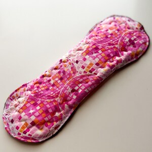 Reusable Cloth Menstrual Pad | Washable Period Pad | Disco Pink bild 3