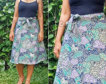 Green batik wrap skirt, satin wrap skirt, tie waist skirt, tea skirt, oriental skirt, shiny skirt, silky skirt, sarong skirt, curvy skirt