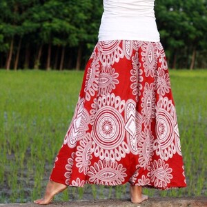 Calças Harem Florais: Estampa de Lótus e Mandala