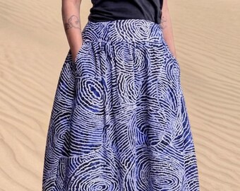Blauer Polka-Dot-Rock: Seidenbatik mit Print, Länge wählbar