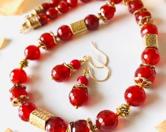 Karneolhalsband i guldfärgad naturlig röd orange sten boho statement choker elegant snygg födelsedagspresent till henne 7589