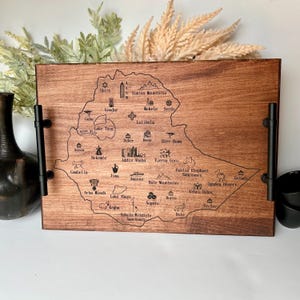 Bandeja para servir café con mapa de Etiopía: Bandeja de madera de arce grabada para la ceremonia