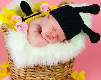 Bumblebee hat with bumblebee butt, photography prop,0 to 3 months and crochet hat