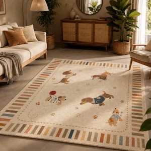 Puede incluir: Una alfombra rectangular con base de color crema que presenta un borde de rayas verticales alternas en tonos naranja, azul y marr&oacute;n apagados. El centro muestra ilustraciones de cinco perros peque&ntilde;os en varias posturas, acentuadas con peque&ntilde;as huellas y formas de estrellas.