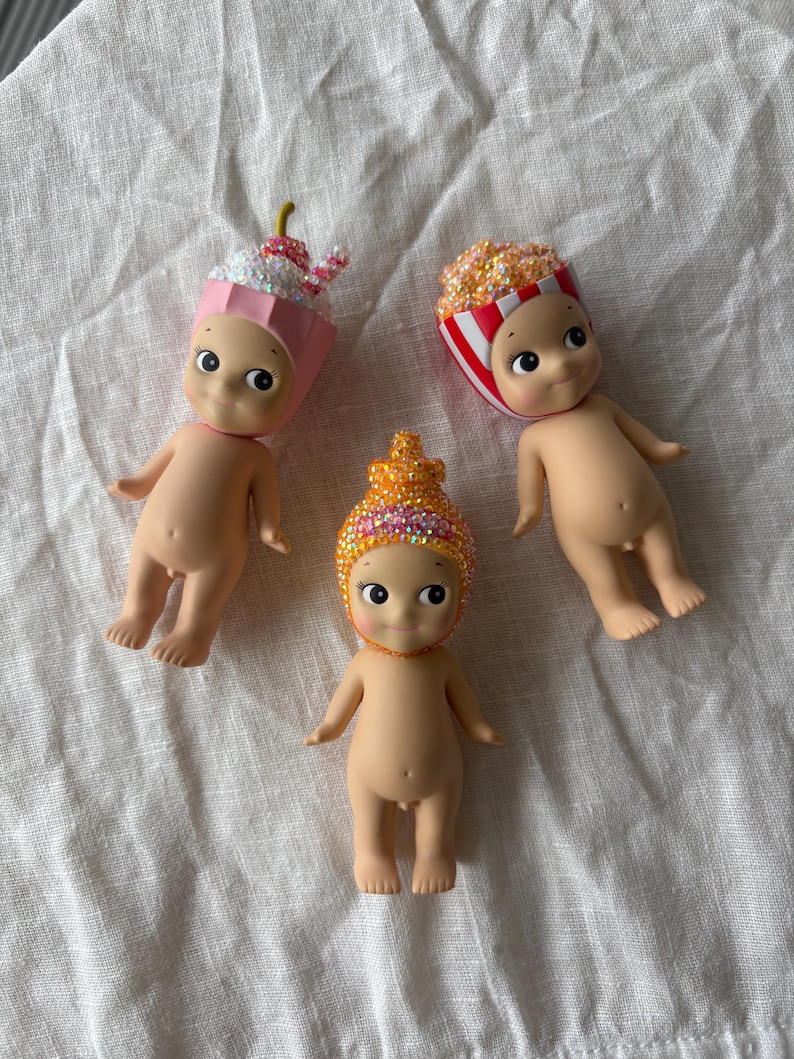 Bedazzled ängelfigur med son | kawaii-figur prydnadsdocka | trendig nyckelringsask bild 12