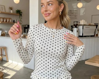 Haut à pois à manches longues pour femme | Haut ajusté à ourlet volanté | Joli haut à pois | Haut à manches longues pour femme | Idée cadeau : haut à pois pour elle