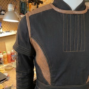 Starwars-inspirerad Bo-Katan svart cosplay-kostym - Mandalorian flygdräkt - handgjord Beskar-rustning bild 3
