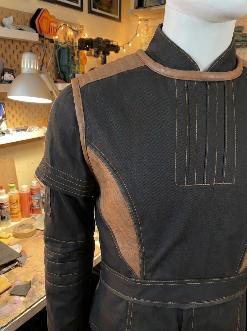 Starwars-inspirerad Bo-Katan svart cosplay-kostym - Mandalorian flygdräkt - handgjord Beskar-rustning bild 3