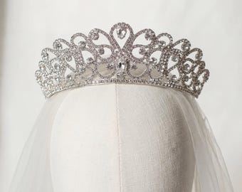 Coroa de noiva elegante com pérolas e cristais – Tiara para véu, acessório de cabelo discreto para noivas.
