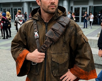 Poncho Jedi Mandaloriano inspirado en Bo Katan, capa de cosplay con capucha y cinturón de cuero.