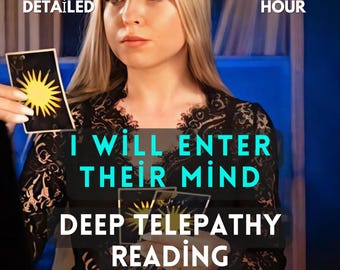 Pode incluir: Uma pessoa segura uma carta de tarô com um gráfico de sol amarelo, com o texto EXTRA DETAILED, SAME HOUR, I WILL ENTER THEIR MIND e DEEP TELEPATHY READING. Várias cartas com sóis e duas velas acesas estão sobre a mesa.