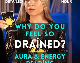 Pode incluir: Uma pessoa de cabelos loiros longos com blusa de renda preta segura uma carta de tarô com um sol amarelo. Texto: EXTRA DETAILED, SAME HOUR, WHY DO YOU FEEL SO DRAINED?, AURA & ENERGY READING. Várias cartas com sóis e duas velas acesas.