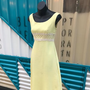 60s Daisy and Lattice Lace Trim Yellow Floor Length Dress - Size XS