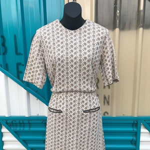 1940/50s Jacquard Wiggle Dress with Elbow length Sleeve - natural tones - Size M