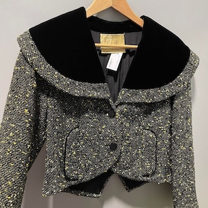 Hermosa Lilli Ann de San Francisco Chaqueta Boucle de lana recortada con cuello de chal de terciopelo negro - Mejor ajuste Talla M