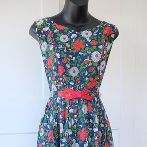 Early 1960s Floral Day Dress - W: 26&quot;