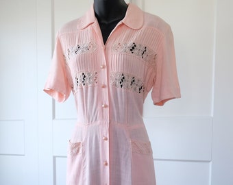 Beautiful 1940s Pale Pink Shirtwaist Day Dress - W: 30"