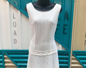 Robe d'été trapèze en dentelle blanche des années 1970 "Julie Miller California" - Taille M