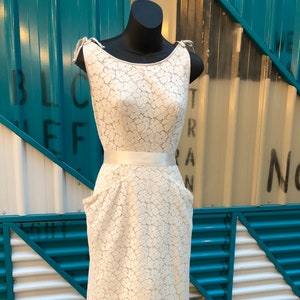 1940s Ivory Lace Wiggle Dress - Size XS/S W: 25"/26"