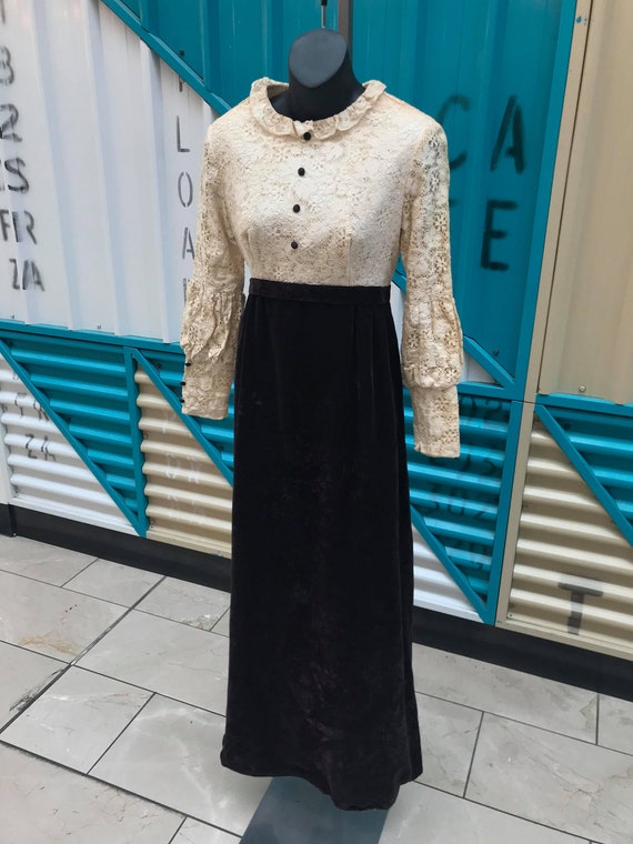 60s 70s Long Sleeve Lace and Velvet Maxi Dress / … - image 2