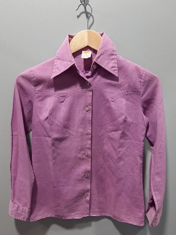 Vintage 1970s Women's Lavender Button Up Shirt wi… - image 4
