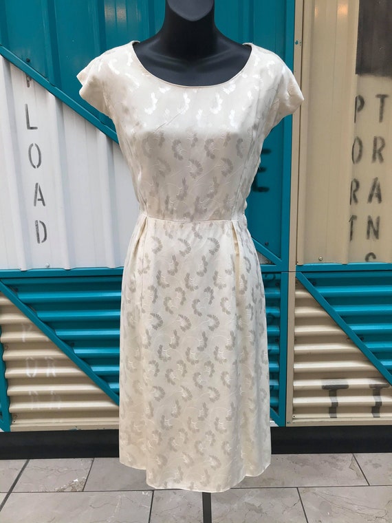 1940s Ivory Silk Brocade Cocktail Dress - W: 27" - image 1