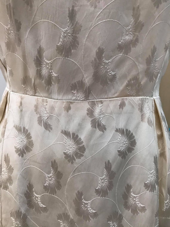 1940s Ivory Silk Brocade Cocktail Dress - W: 27" - image 5