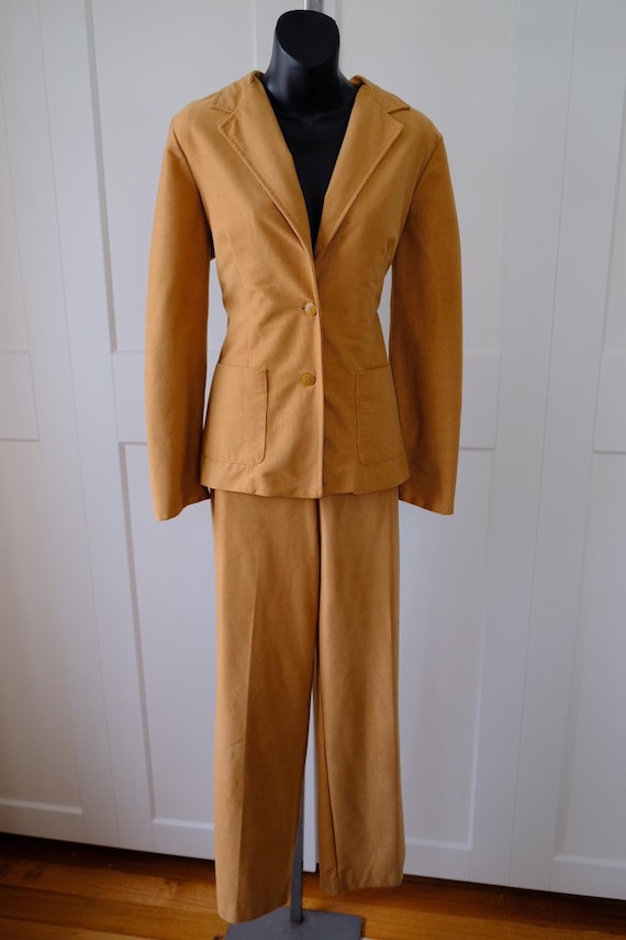 Medium 1970s Tan 2Pc Suit