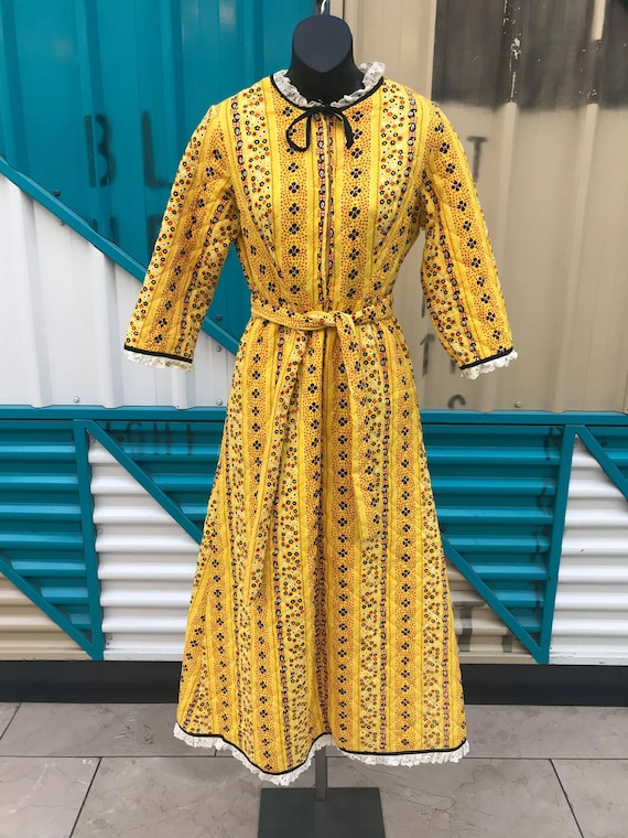 60s 70s "Penneys Loungewear" Yellow Floral Print Q