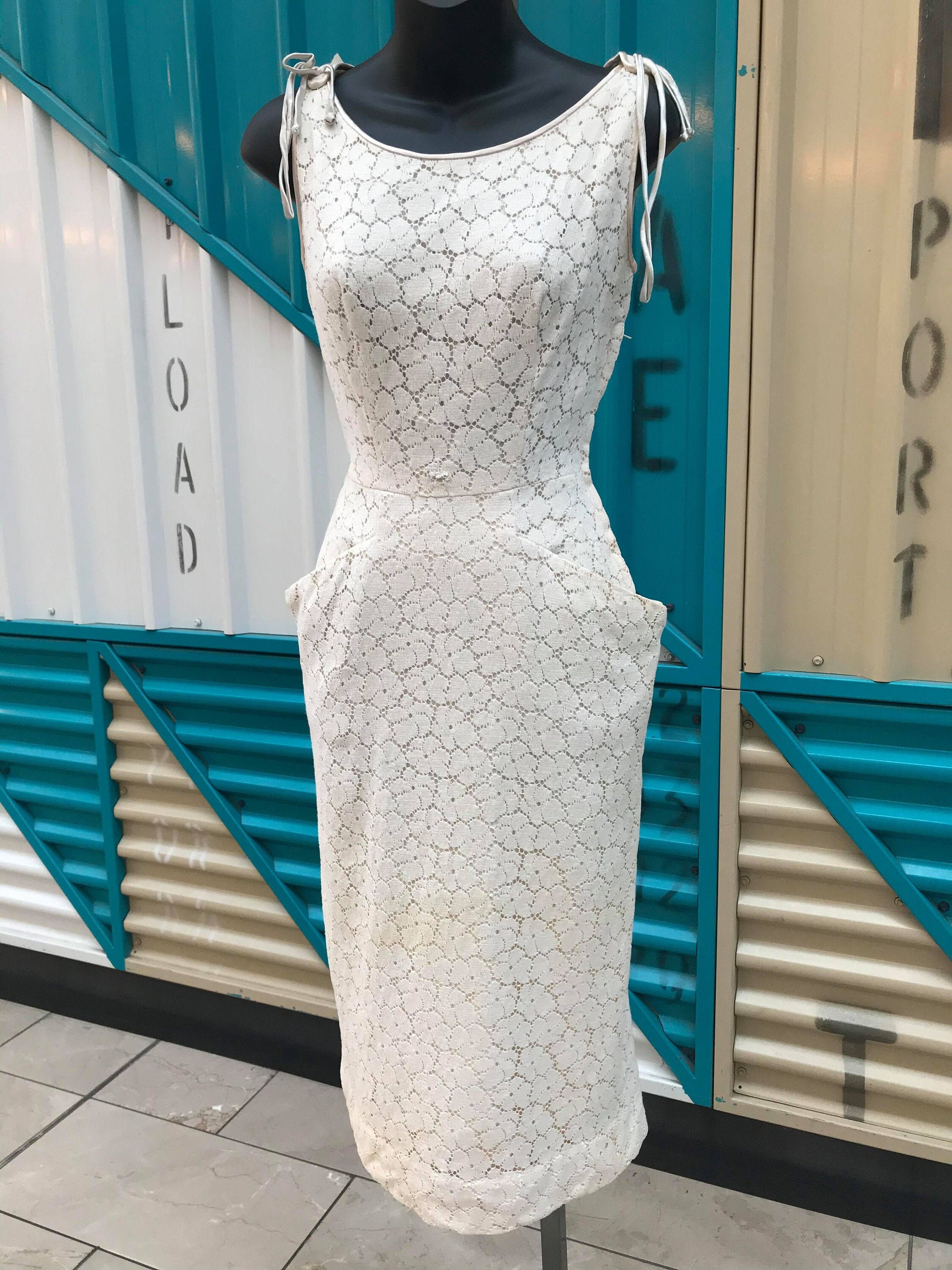 1940s Ivory Lace Wiggle Dress - Size XS/S W: 25"/26" - Etsy 1940s Ivory Lace Wiggle Dress - Size XS/S W: 25"/26" - Etsy
