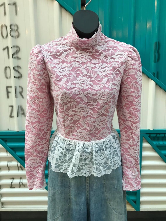1970s Victorian Bouse.  L/S Dusty Pink with Lace … - image 2