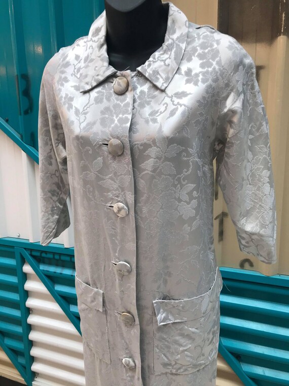 1960s Silver Damask House Coat - image 4