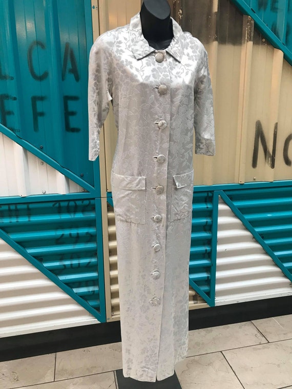 1960s Silver Damask House Coat - image 2