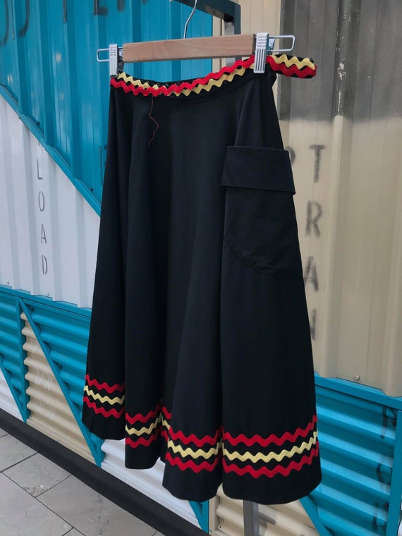 1940s Black Circle Skirt with Ric Rac Trim - image 2