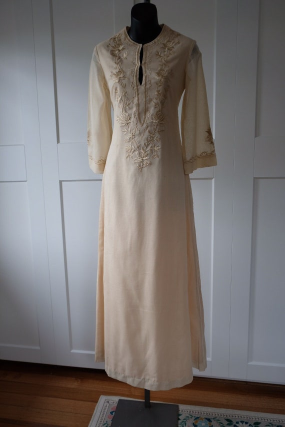 Vintage SM Collection Cream Kaftan with Beautiful 