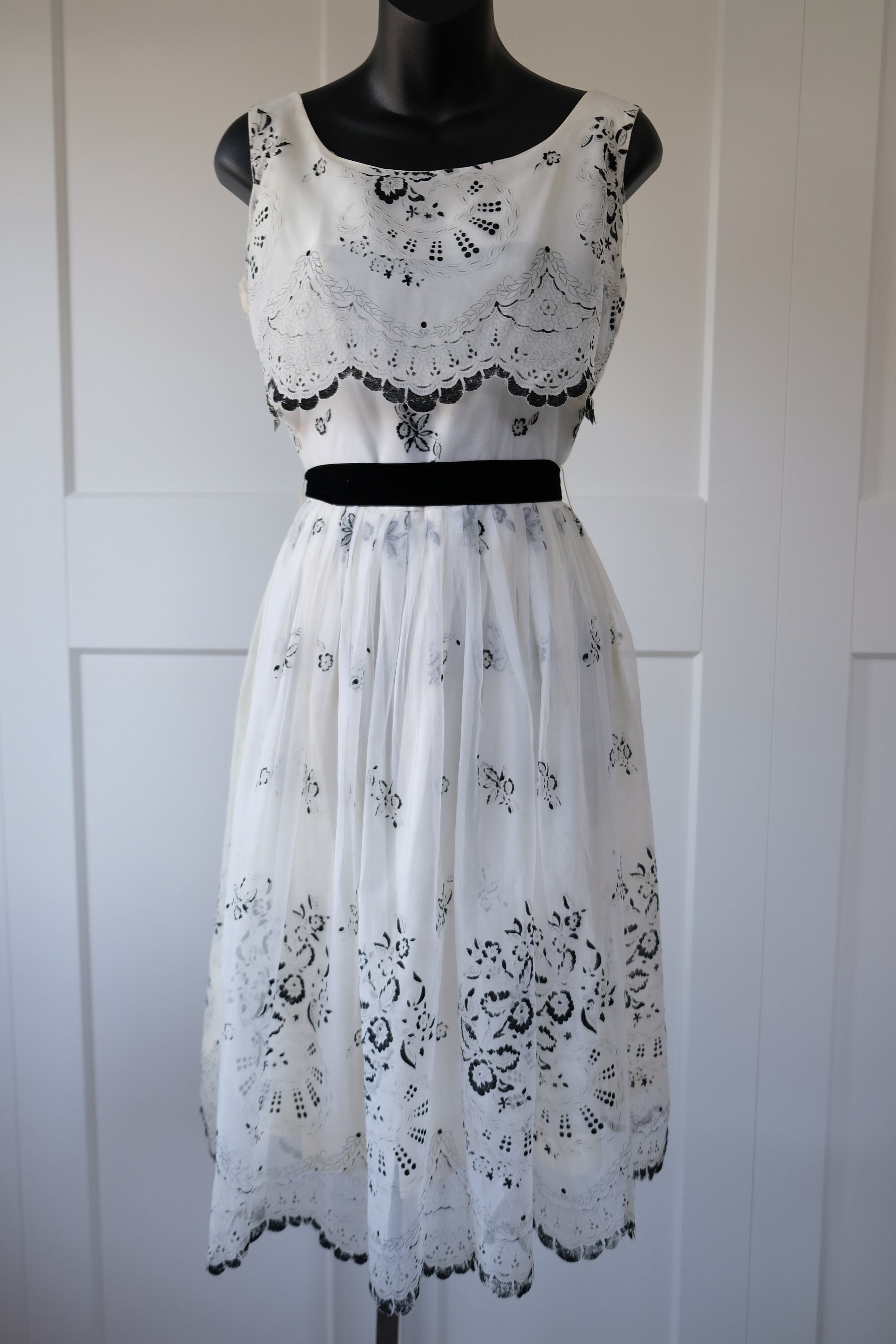 chinese dress ladies Guipure Lace Dress with Wing Cape and Ribbon Belt