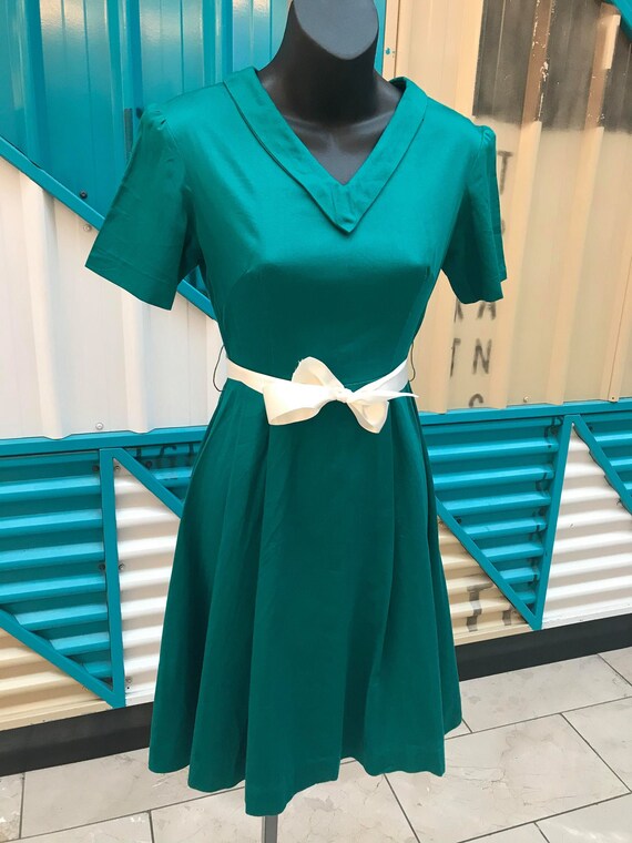 Beautiful 1950s Emerald Green Dress